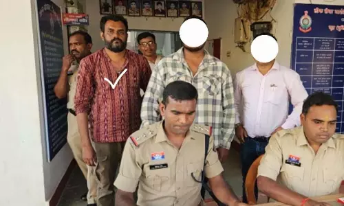 खोए मोबाइल में निजी फोटो और वीडियो का दुरुपयोग करने वाले आरोपी को ओडिशा से गिरफ्तार खोए मोबाइल में निजी फोटो और वीडियो का दुरुपयोग करने वाले आरोपी को ओडिशा से गिरफ्तार