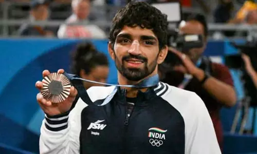 ओलंपिक पदक विजेता अमन सहरावत को भारतीय कुश्ती महासंघ ने किया निलंबित
