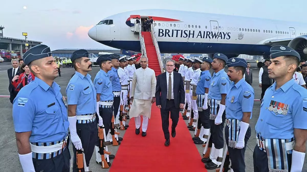 British के प्रधानमंत्री कीर स्टारर दो दिवसीय भारत यात्रा पर मुंबई पहुंचे British के प्रधानमंत्री कीर स्टारर दो दिवसीय भारत यात्रा पर मुंबई पहुंचे