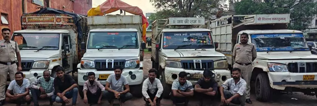 4 पिकअप से हो रही थी मवेशी तस्करी, नाकेबंदी कर पुलिस ने किया नाकाम 4 पिकअप से हो रही थी मवेशी तस्करी, नाकेबंदी कर पुलिस ने किया नाकाम