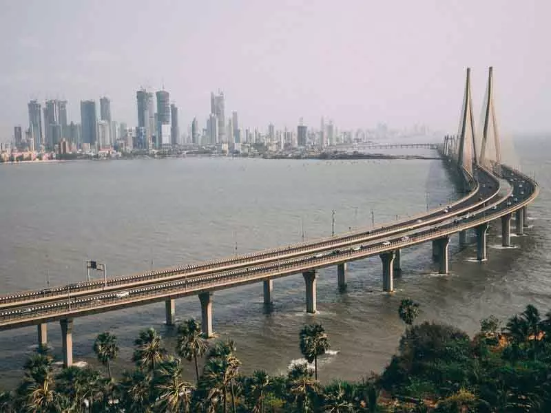 मुंबई के रियल एस्टेट बाज़ार की खोज: कंपनियों से लेकर सपनों के फ्लैट तक मुंबई के रियल एस्टेट बाज़ार की खोज: कंपनियों से लेकर सपनों के फ्लैट तक