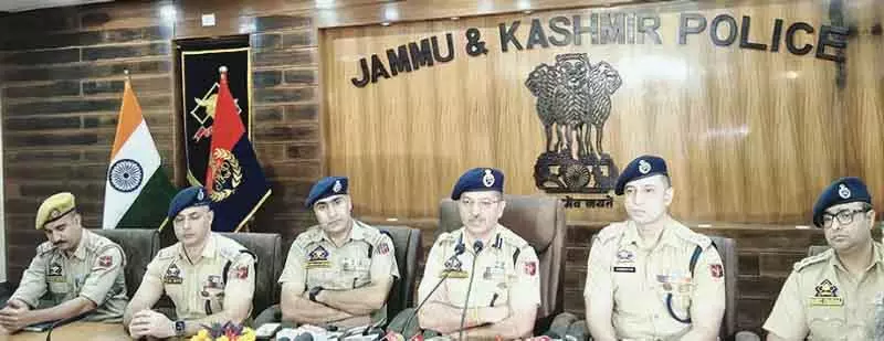 4.44 करोड़ रुपये की साइबर धोखाधड़ी का भंडाफोड़, गुजरात से 3 गिरफ्तार: SSP Jammu 4.44 करोड़ रुपये की साइबर धोखाधड़ी का भंडाफोड़, गुजरात से 3 गिरफ्तार: SSP Jammu