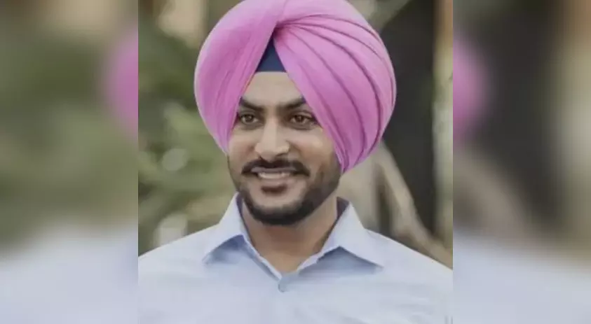 पंजाबी सिंगर राजवीर जवंदा का निधन, बाइक दुर्घटना के 12 दिन बाद अस्पताल में ली अंतिम सांस पंजाबी सिंगर राजवीर जवंदा का निधन, बाइक दुर्घटना के 12 दिन बाद अस्पताल में ली अंतिम सांस