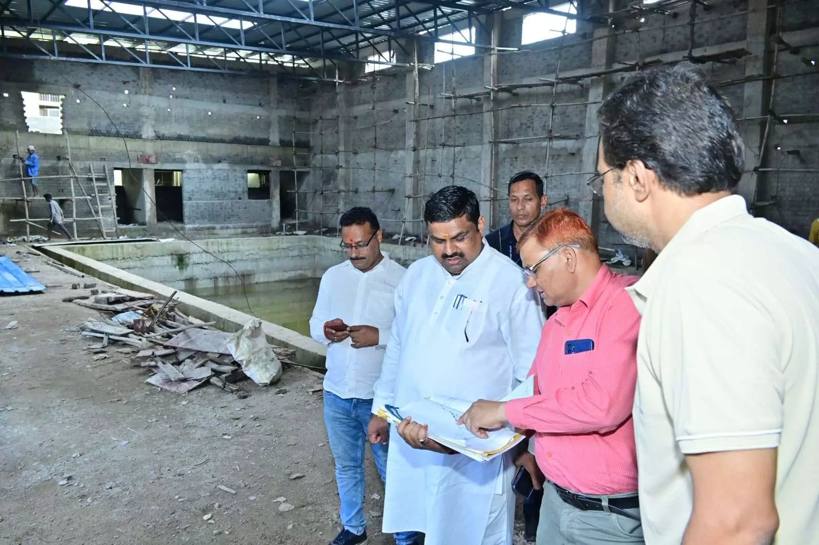 शिक्षा मंत्री गजेंद्र यादव ने दुर्ग शहर में निर्माणाधीन स्विमिंग पूल का किया निरीक्षण शिक्षा मंत्री गजेंद्र यादव ने दुर्ग शहर में निर्माणाधीन स्विमिंग पूल का किया निरीक्षण