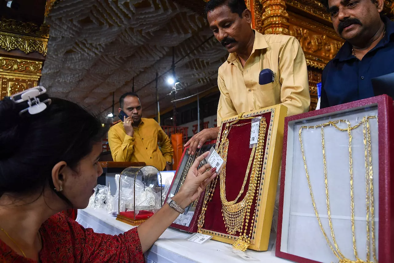 Gold प्राइस ऑल-टाइम हाई पर, भारतीय बाजार में 1.22 लाख रुपये तक पहुंची दर Gold प्राइस ऑल-टाइम हाई पर, भारतीय बाजार में 1.22 लाख रुपये तक पहुंची दर