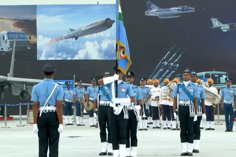 वायुसेना दिवस 2025: ऑपरेशन सिंदूर को दी गई विशेष श्रद्धांजलि वायुसेना दिवस 2025: ऑपरेशन सिंदूर को दी गई विशेष श्रद्धांजलि
