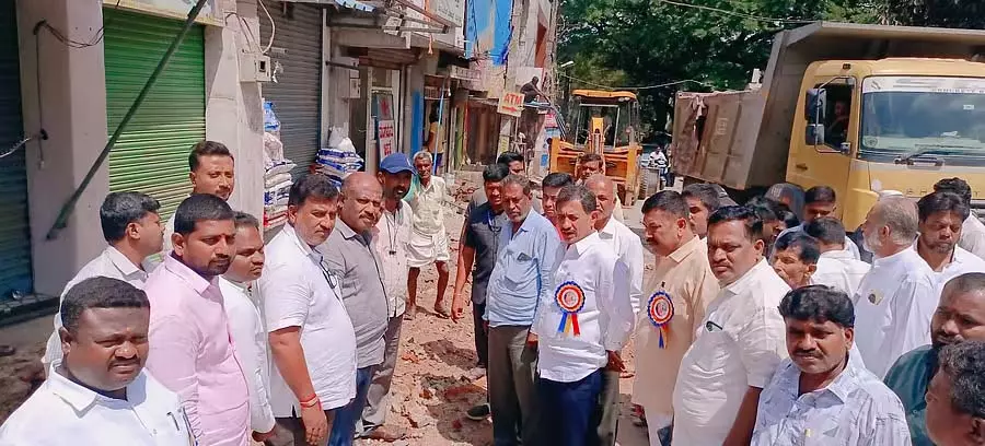 उच्च न्यायालय ने केम्पेगौड़ा की प्रतिमा को स्थानांतरित करने की अनुमति दी: MLA H.C. Balakrishna उच्च न्यायालय ने केम्पेगौड़ा की प्रतिमा को स्थानांतरित करने की अनुमति दी: MLA H.C. Balakrishna