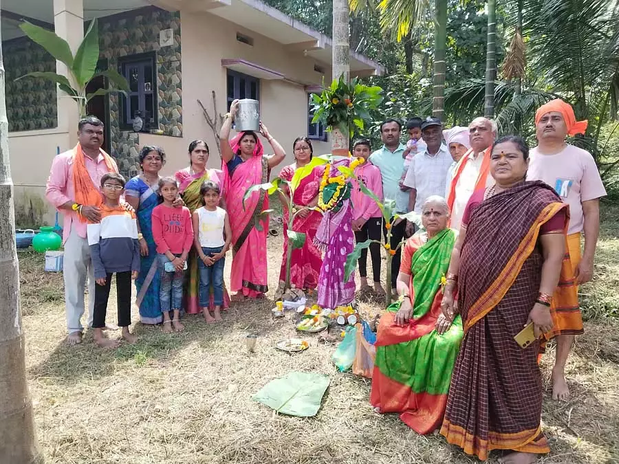 Mundagoda : वह खाद्य विक्रेता जिसने धरती माता की पूजा की Mundagoda : वह खाद्य विक्रेता जिसने धरती माता की पूजा की