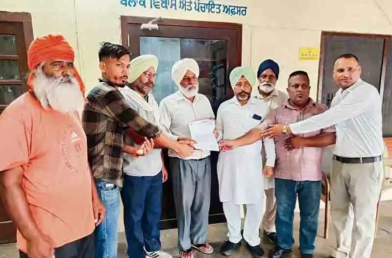 जल निकासी के मुद्दे पर लोक इंसाफ मंच ने BDPO को सौंपा ज्ञापन जल निकासी के मुद्दे पर लोक इंसाफ मंच ने BDPO को सौंपा ज्ञापन