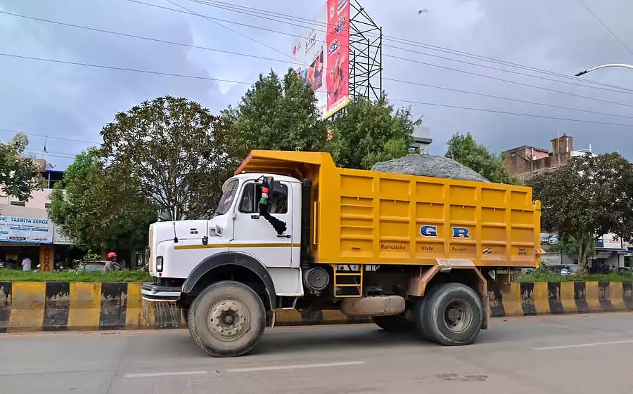 Haveri : टिपर मालिक के खिलाफ एफआईआर Haveri : टिपर मालिक के खिलाफ एफआईआर
