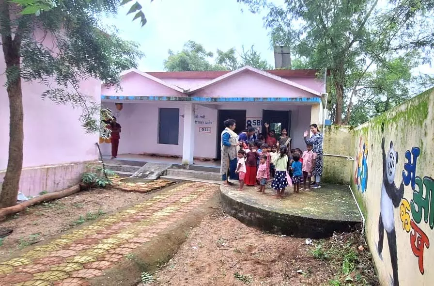 आंगनबाड़ी केंद्रों की बदली तस्वीर खेलते-खिलखिलाते नन्हे कदमों से संवर रहा भविष्य आंगनबाड़ी केंद्रों की बदली तस्वीर खेलते-खिलखिलाते नन्हे कदमों से संवर रहा भविष्य
