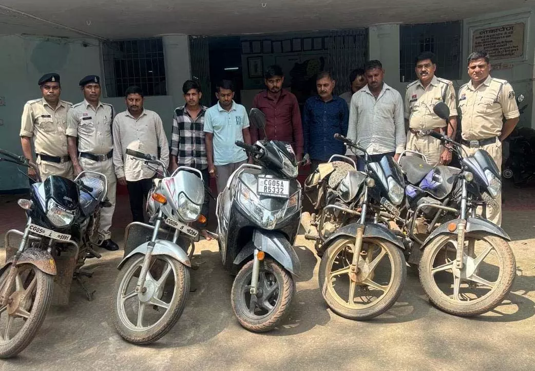 7 जुआरी गिरफ्तार, 1 लाख 41 हजार रूपये का माल जब्त 7 जुआरी गिरफ्तार, 1 लाख 41 हजार रूपये का माल जब्त
