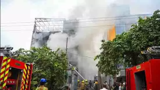 Greater Noida: पेपर स्ट्रॉ फैक्ट्री में आग लगी, कोई हताहत नहीं Greater Noida: पेपर स्ट्रॉ फैक्ट्री में आग लगी, कोई हताहत नहीं