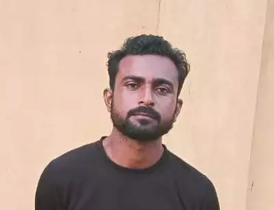 छात्रावास में हस्तमैथुन करने वाला गिरफ्तार, रोज-रोज गंदे हरकत से परेशान थी छात्राएं छात्रावास में हस्तमैथुन करने वाला गिरफ्तार, रोज-रोज गंदे हरकत से परेशान थी छात्राएं
