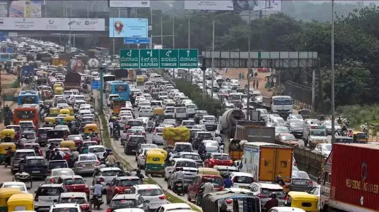 मेट्रो कार्य के कारण बेंगलुरु ORR सर्विस रोड 45 दिनों के लिए बंद मेट्रो कार्य के कारण बेंगलुरु ORR सर्विस रोड 45 दिनों के लिए बंद
