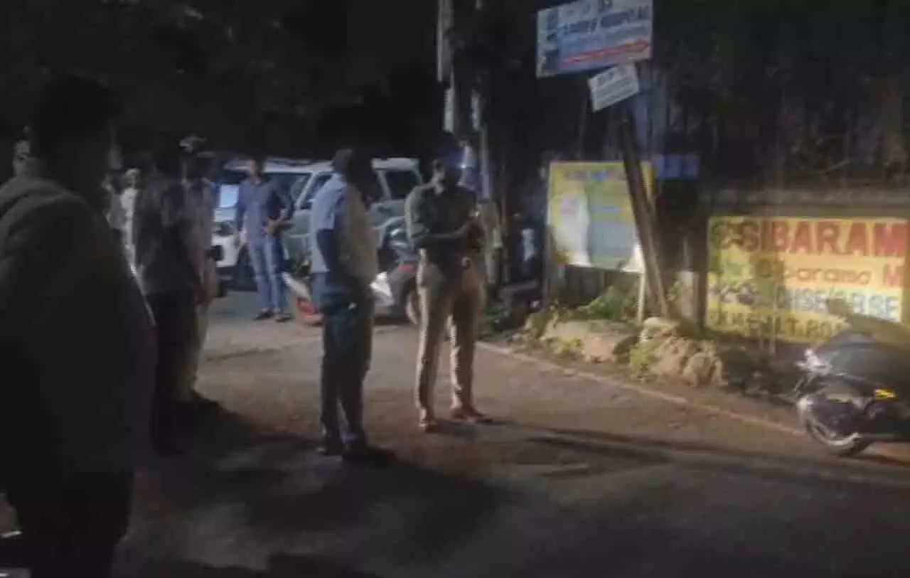 वकील की हत्या से आक्रोश, Odisha में पेन-डाउन हड़ताल का ऐलान वकील की हत्या से आक्रोश, Odisha में पेन-डाउन हड़ताल का ऐलान