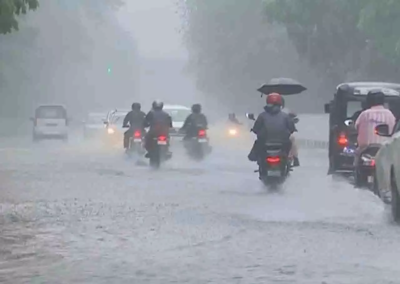 भारी बारिश के कारण Bhubaneswar में भीषण यातायात जाम भारी बारिश के कारण Bhubaneswar में भीषण यातायात जाम