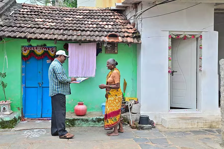 Karnataka : सर्वेक्षण में गांव आगे, शहर पीछे Karnataka : सर्वेक्षण में गांव आगे, शहर पीछे