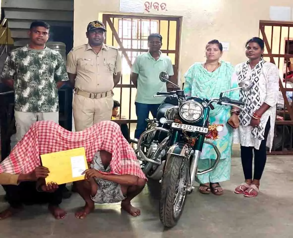 Bhubaneswar: ड्रग तस्करों का भंडाफोड़, 16.5 लाख रुपये की ब्राउन शुगर जब्त Bhubaneswar: ड्रग तस्करों का भंडाफोड़, 16.5 लाख रुपये की ब्राउन शुगर जब्त