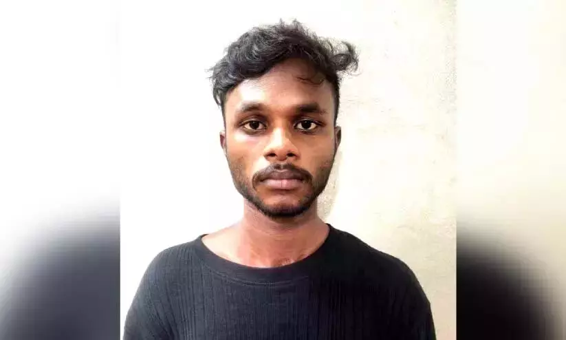 Kerala : चिरायिन्कीझु में एक और मादक पदार्थ का भंडाफोड़, एक गिरफ्तार Kerala : चिरायिन्कीझु में एक और मादक पदार्थ का भंडाफोड़, एक गिरफ्तार