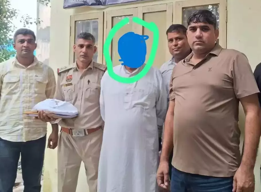 Faridabad: नशा तस्करी का भंडाफोड़, आरोपी हिरासत में Faridabad: नशा तस्करी का भंडाफोड़, आरोपी हिरासत में