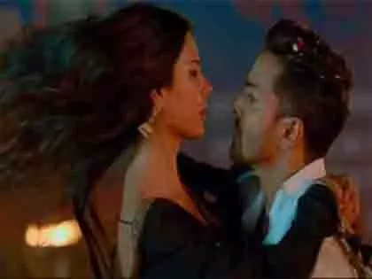 एक दीवाने की दीवानियत का आधिकारिक trailer देखें एक दीवाने की दीवानियत का आधिकारिक trailer देखें