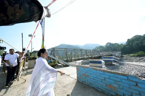 Sikkim : मुख्यमंत्री ने मिरिक भूस्खलन प्रभावित परिवारों को नौकरी और सहायता का आश्वासन दिया Sikkim : मुख्यमंत्री ने मिरिक भूस्खलन प्रभावित परिवारों को नौकरी और सहायता का आश्वासन दिया