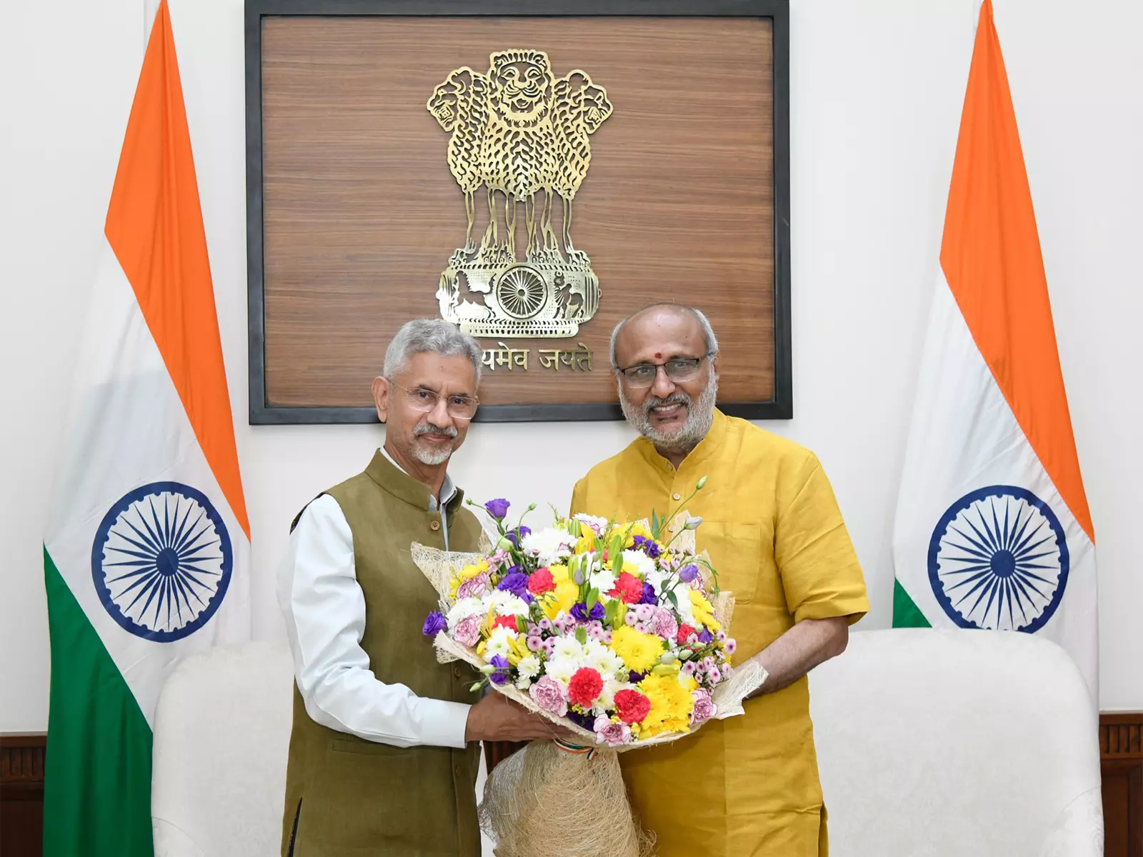 Jaishankar ने उपराष्ट्रपति राधाकृष्णन से मुलाकात की, विदेश नीति प्राथमिकताओं पर चर्चा की Jaishankar ने उपराष्ट्रपति राधाकृष्णन से मुलाकात की, विदेश नीति प्राथमिकताओं पर चर्चा की