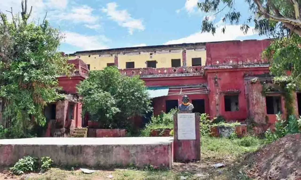 ओडिशा सरकार करेगी Puri में टैगोर के घर का जीर्णोद्धार, बनेगा संग्रहालय: मंत्री ओडिशा सरकार करेगी Puri में टैगोर के घर का जीर्णोद्धार, बनेगा संग्रहालय: मंत्री