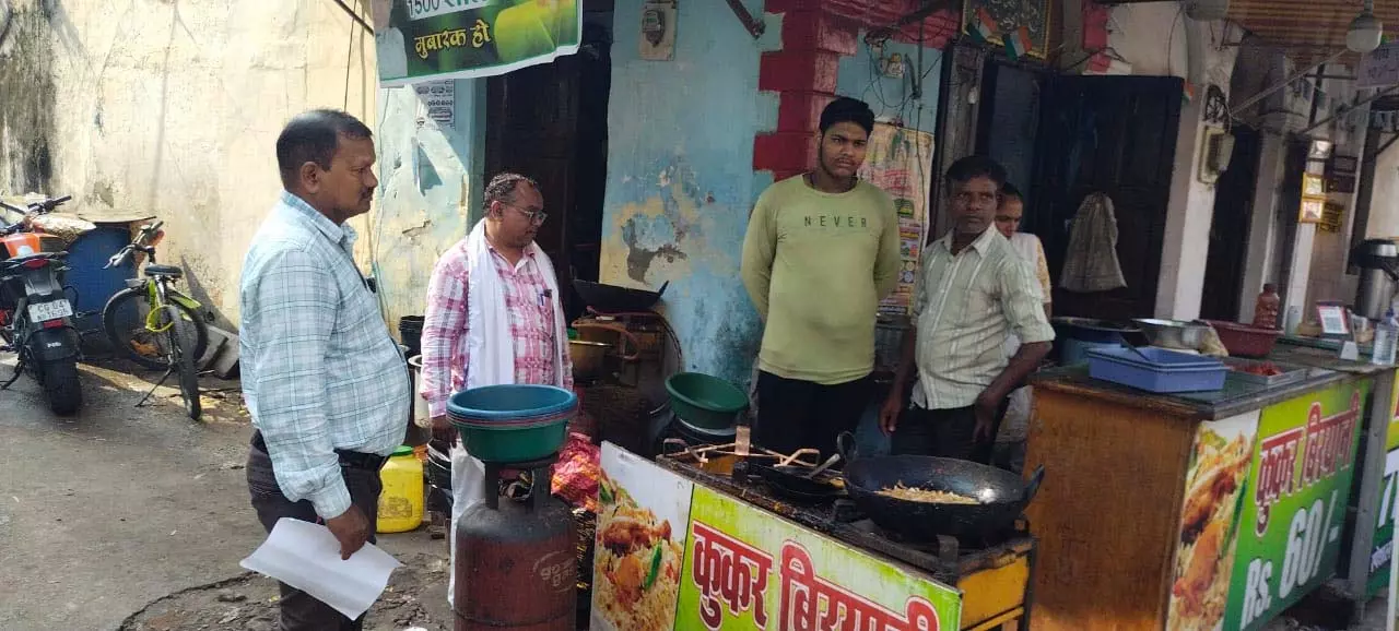रायपुर नगर निगम की बड़ी कार्रवाई, 8 होटल और दुकानों का काटा चालान रायपुर नगर निगम की बड़ी कार्रवाई, 8 होटल और दुकानों का काटा चालान