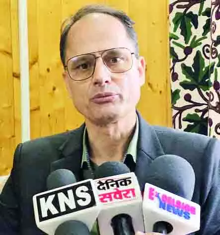 कश्मीर में फसल क्षति का आकलन जारी: Officials कश्मीर में फसल क्षति का आकलन जारी: Officials