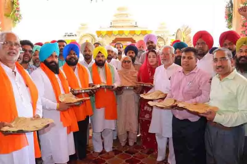 Amritsar: भगवान वाल्मीकि की जयंती धार्मिक उत्साह के साथ मनाई गई Amritsar: भगवान वाल्मीकि की जयंती धार्मिक उत्साह के साथ मनाई गई