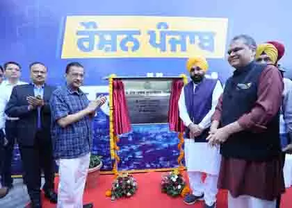 केजरीवाल और मुख्यमंत्री मान ने रोशन पंजाब अभियान की शुरुआत की केजरीवाल और मुख्यमंत्री मान ने रोशन पंजाब अभियान की शुरुआत की