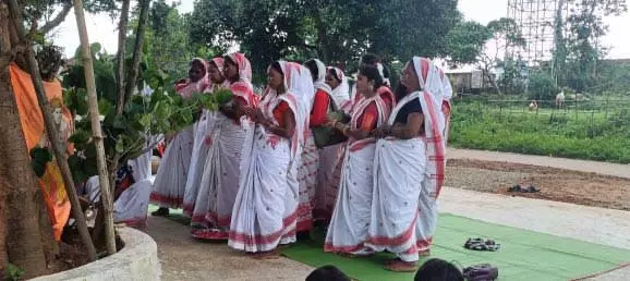 करमा महोत्सव: जनजातीय परंपराओं की झलक बिखेरेंगे नर्तक दल करमा महोत्सव: जनजातीय परंपराओं की झलक बिखेरेंगे नर्तक दल