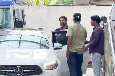 अपनी नवजात बेटी को अस्पताल से घर लेकर आए अरबाज खान अपनी नवजात बेटी को अस्पताल से घर लेकर आए अरबाज खान
