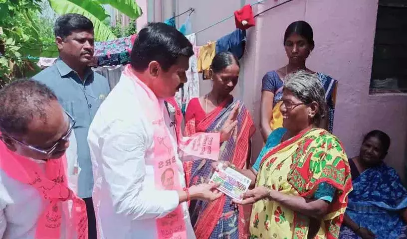 Velpur में कांग्रेस का बकाया कार्ड वितरण Velpur में कांग्रेस का बकाया कार्ड वितरण