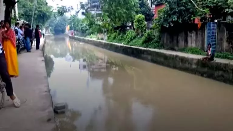 Keshtapur में नहर के पानी में डूबकर 5 साल के बच्चे की मौत Keshtapur में नहर के पानी में डूबकर 5 साल के बच्चे की मौत