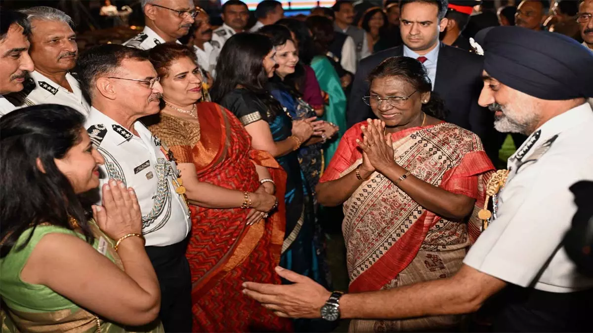 राष्ट्रपति Murmu ने नई दिल्ली में भारतीय वायु सेना के 93वें वार्षिकोत्सव समारोह में की शिरकत राष्ट्रपति Murmu ने नई दिल्ली में भारतीय वायु सेना के 93वें वार्षिकोत्सव समारोह में की शिरकत