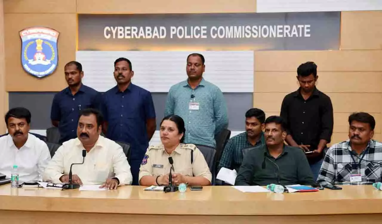 Cyberabad में ठगी नेटवर्क का भंडाफोड़, पांच आरोपी दबोचे गए Cyberabad में ठगी नेटवर्क का भंडाफोड़, पांच आरोपी दबोचे गए