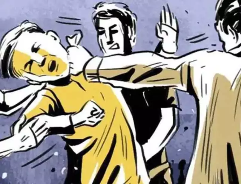 सरकारी स्कूल हेडमास्टर से मारपीट और 5 हजार रुपये लूट, थाने में शिकायत दर्ज सरकारी स्कूल हेडमास्टर से मारपीट और 5 हजार रुपये लूट, थाने में शिकायत दर्ज