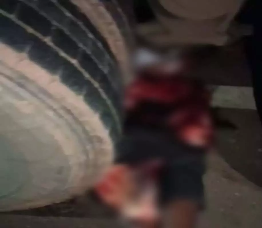 सड़क हादसा में 25 वर्षीय युवक की मौत, दो बाइक आपस में टकराईं सड़क हादसा में 25 वर्षीय युवक की मौत, दो बाइक आपस में टकराईं