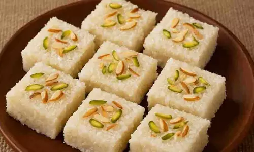 Sabudana Coconut Burfi: इतनी शानदार मिठाई के लिए अब नहीं करें और इंतजार Sabudana Coconut Burfi: इतनी शानदार मिठाई के लिए अब नहीं करें और इंतजार