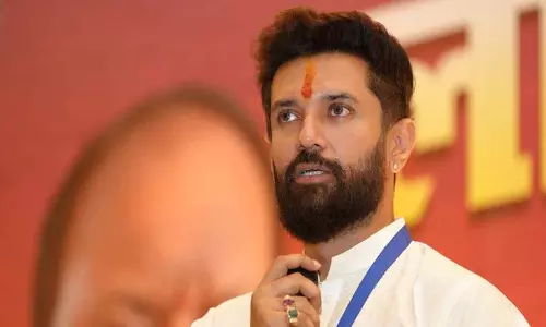 बीजेपी और चिराग पासवान के बीच सीट शेयरिंग को लेकर चर्चा जारी बीजेपी और चिराग पासवान के बीच सीट शेयरिंग को लेकर चर्चा जारी