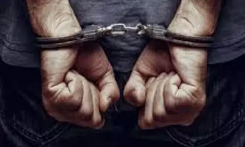एयरफोर्स के परिसर से 2 युवक गिरफ्तार, पूछताछ के बाद सुरक्षाकर्मियों ने पुलिस के हवाले किया