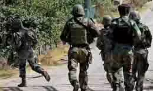 Jammu-Kashmir: संदिग्ध आतंकवादी की तलाश में सुरक्षा बलों ने शुरू किया तलाशी अभियान Jammu-Kashmir: संदिग्ध आतंकवादी की तलाश में सुरक्षा बलों ने शुरू किया तलाशी अभियान