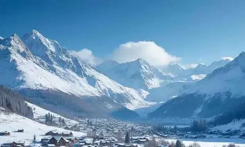 पहलगाम और डक्सुम में सुबह-सुबह बर्फबारी