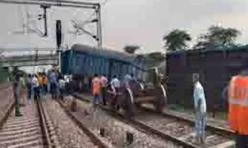 Rajasthan:मालगाड़ी के तीन दर्जन से अधिक डिब्बे रेलवे ट्रैक से उतरे, मचा हड़कंप Rajasthan:मालगाड़ी के तीन दर्जन से अधिक डिब्बे रेलवे ट्रैक से उतरे, मचा हड़कंप
