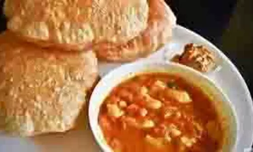 Aloo Sabji-Puri : स्वाद से भरपूर, बनाएं आलू की सब्जी-पूरी Aloo Sabji-Puri : स्वाद से भरपूर, बनाएं आलू की सब्जी-पूरी