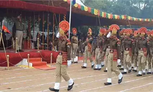 Hazaribagh: पासिंग आउट परेड आयोजित, 345 बीएसएफ जवानों ने लिया हिस्सा Hazaribagh: पासिंग आउट परेड आयोजित, 345 बीएसएफ जवानों ने लिया हिस्सा