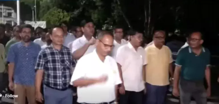 Assam: तेजपुर विश्वविद्यालय में वित्तीय घोटालों के खिलाफ छात्रों का आंदोलन Assam: तेजपुर विश्वविद्यालय में वित्तीय घोटालों के खिलाफ छात्रों का आंदोलन